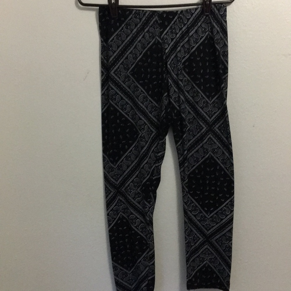 ♠️ Black & white Paisley”Bandana” Print leggings SzXL So Soft & stretchy fabric